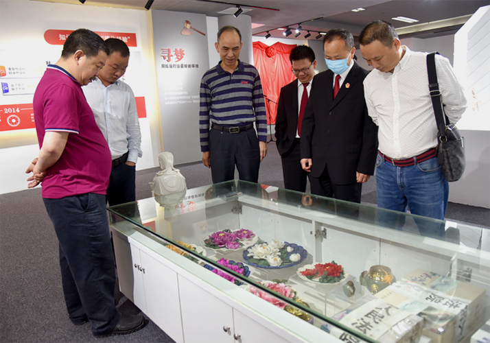 集中展示了专利,商标,版权,名牌产品保护典型事例案例和知识产权保护"