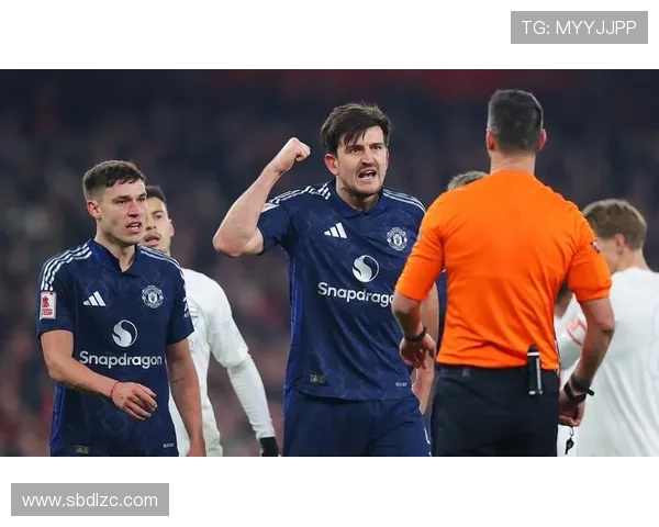 曼联迎来转折点 马奎尔更衣室内获队友拥抱鼓励 曼联迎来转折点 马奎尔更衣室内获队友拥抱鼓励