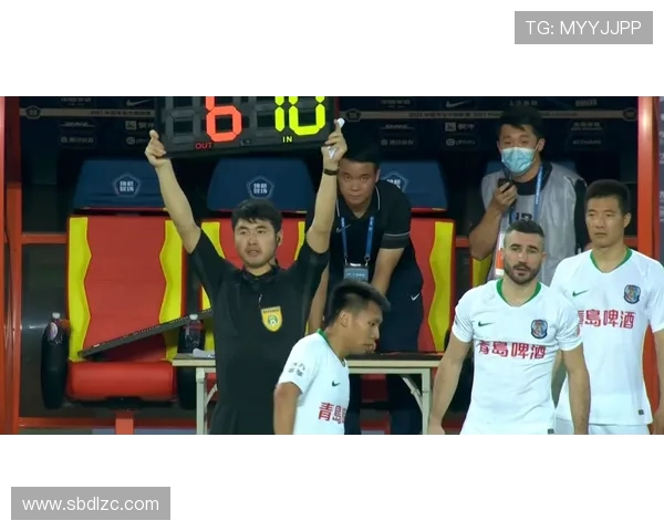 82岁门将博兰加复出首秀失五球被换下 球队遭遇惨痛0-10失利 82岁门将博兰加复出首秀失五球被换下 球队遭遇惨痛0-10失利