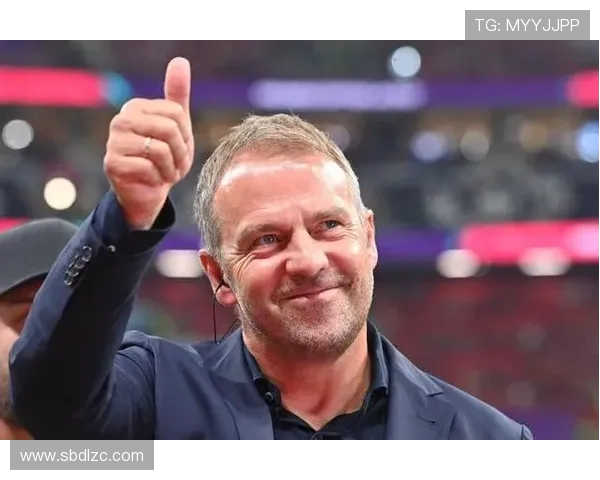 弗里克训练结束仍留场签名展现敬业精神赢得球迷热烈掌声 弗里克训练结束仍留场签名展现敬业精神赢得球迷热烈掌声